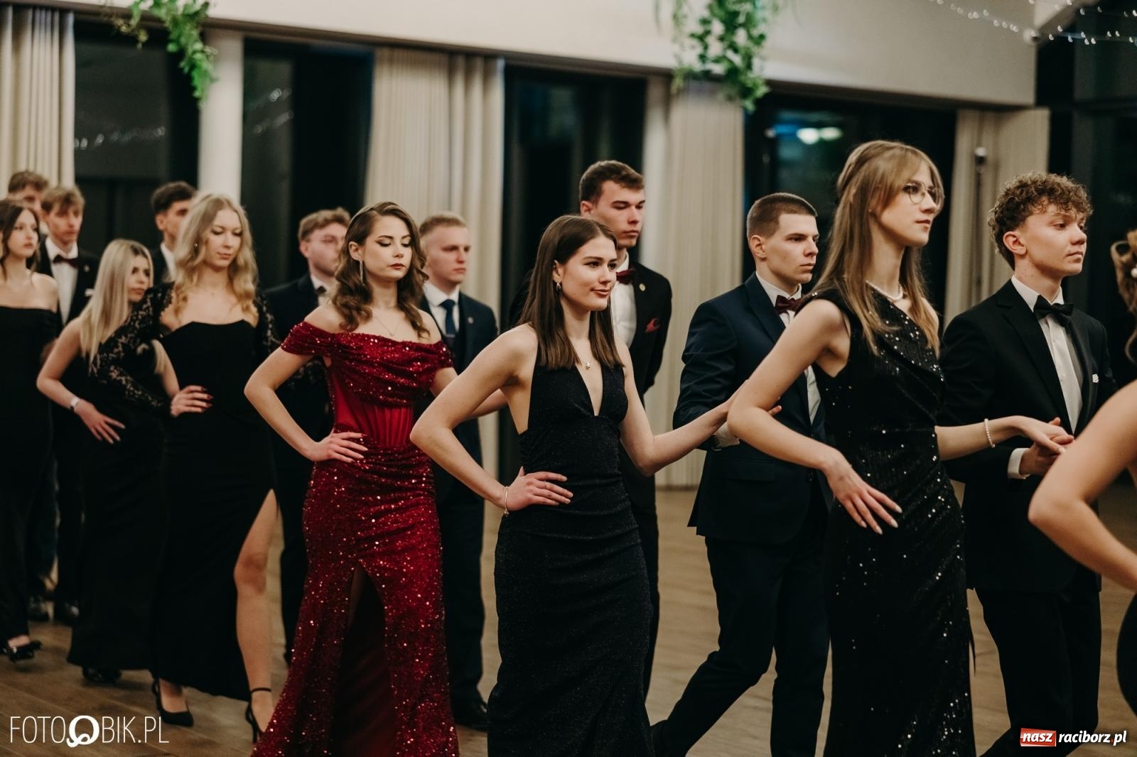 Zdjęcie w galerii na portalu naszraciborz.pl: Studniówka raciborskiego Mechanika na bis. Jeden bal, dwa fotoreportaże [FOTO i WIDEO] wiadomości z regionu