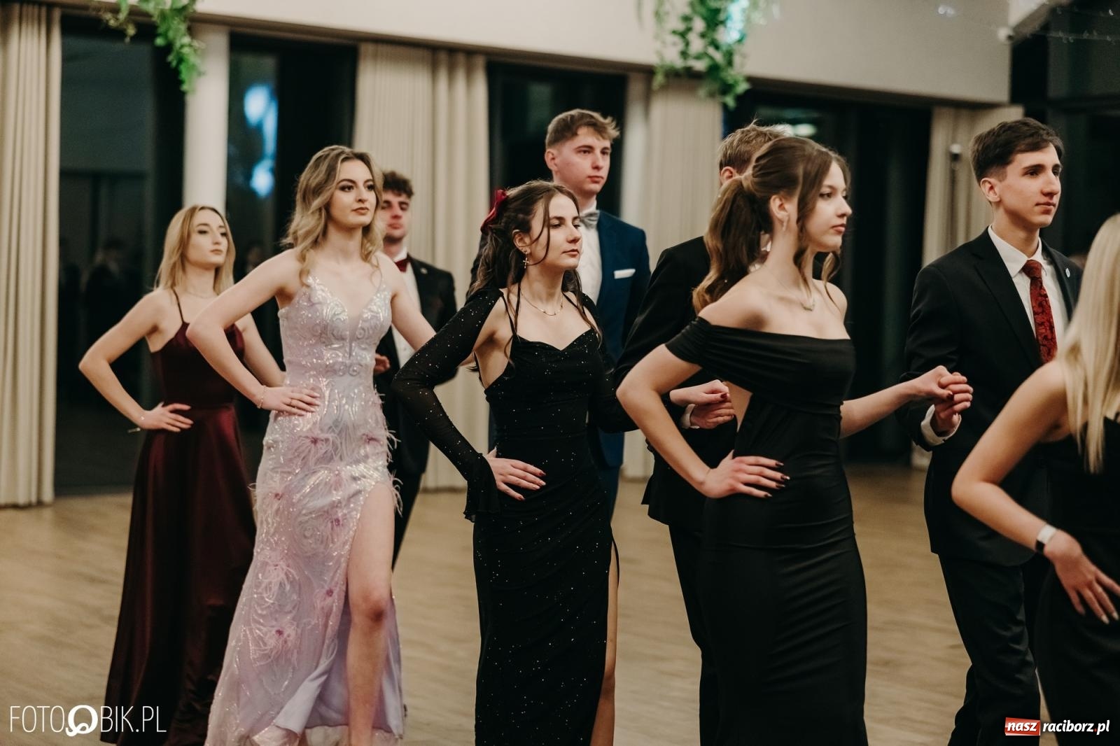 Zdjęcie w galerii na portalu naszraciborz.pl: Studniówka raciborskiego Mechanika na bis. Jeden bal, dwa fotoreportaże [FOTO i WIDEO] wiadomości z regionu