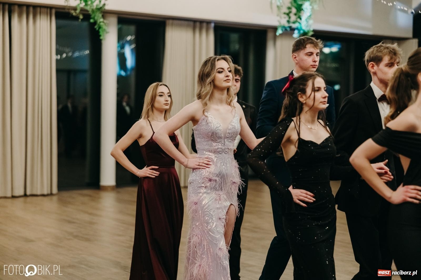 Zdjęcie w galerii na portalu naszraciborz.pl: Studniówka raciborskiego Mechanika na bis. Jeden bal, dwa fotoreportaże [FOTO i WIDEO] wiadomości z regionu