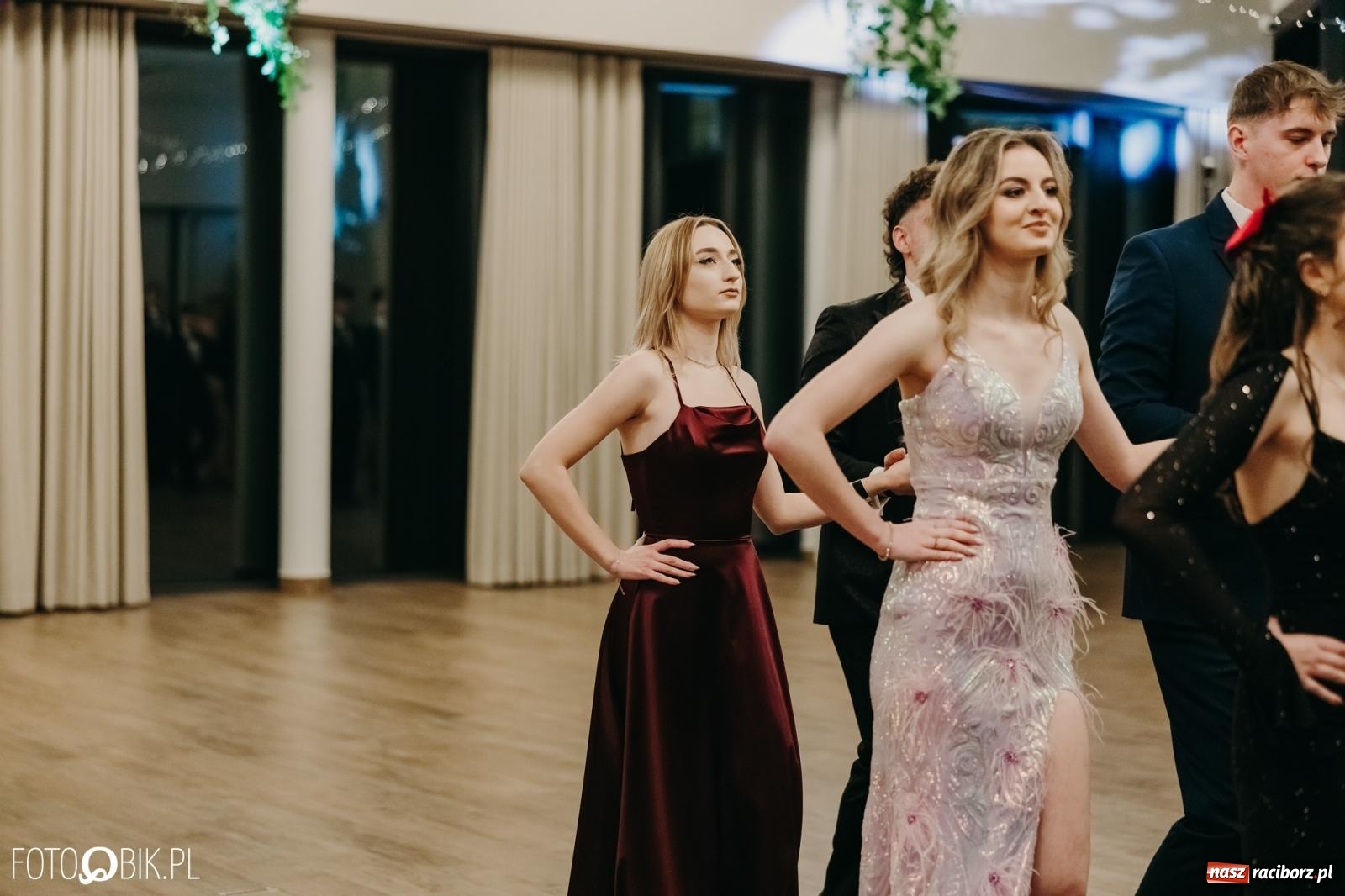 Zdjęcie w galerii na portalu naszraciborz.pl: Studniówka raciborskiego Mechanika na bis. Jeden bal, dwa fotoreportaże [FOTO i WIDEO] wiadomości z regionu