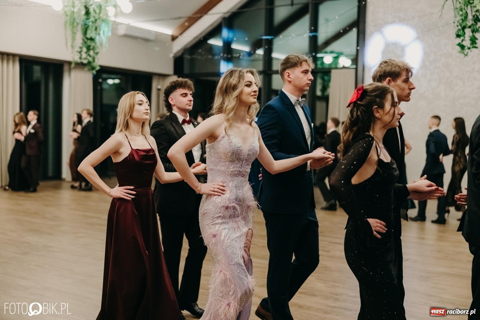 Zdjęcie w galerii na portalu naszraciborz.pl: Studniówka raciborskiego Mechanika na bis. Jeden bal, dwa fotoreportaże [FOTO i WIDEO] wiadomości z regionu