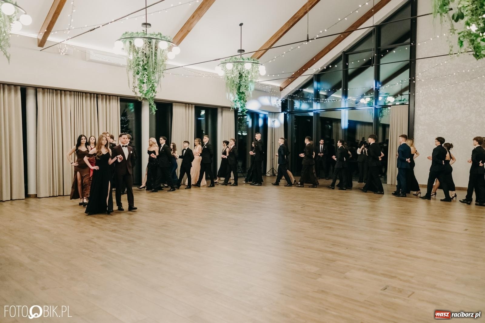 Zdjęcie w galerii na portalu naszraciborz.pl: Studniówka raciborskiego Mechanika na bis. Jeden bal, dwa fotoreportaże [FOTO i WIDEO] wiadomości z regionu