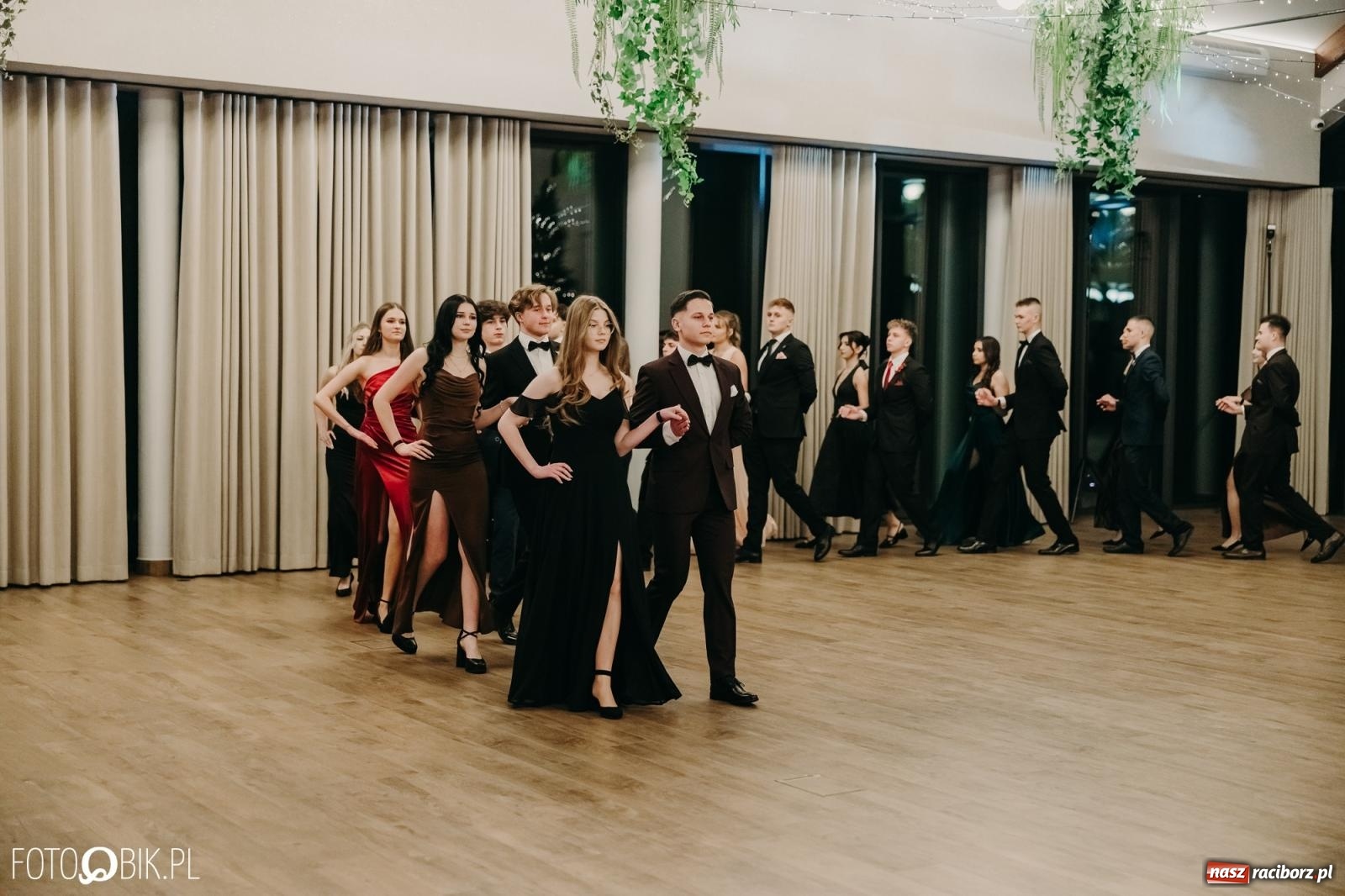 Zdjęcie w galerii na portalu naszraciborz.pl: Studniówka raciborskiego Mechanika na bis. Jeden bal, dwa fotoreportaże [FOTO i WIDEO] wiadomości z regionu