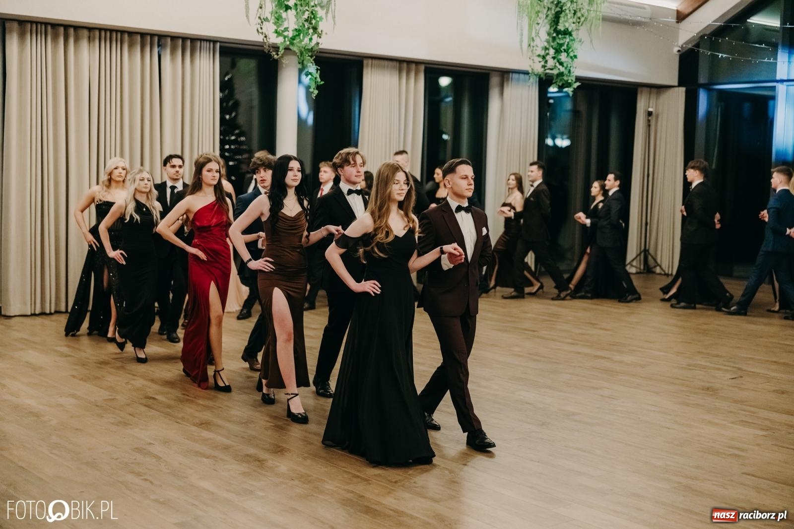 Zdjęcie w galerii na portalu naszraciborz.pl: Studniówka raciborskiego Mechanika na bis. Jeden bal, dwa fotoreportaże [FOTO i WIDEO] wiadomości z regionu