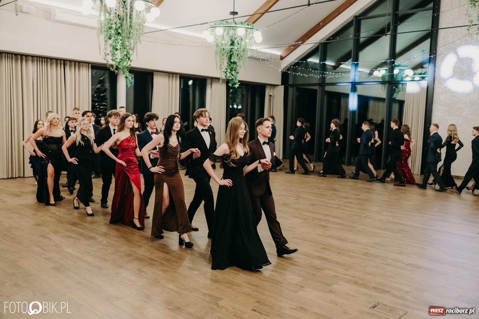 Zdjęcie w galerii na portalu naszraciborz.pl: Studniówka raciborskiego Mechanika na bis. Jeden bal, dwa fotoreportaże [FOTO i WIDEO] wiadomości z regionu