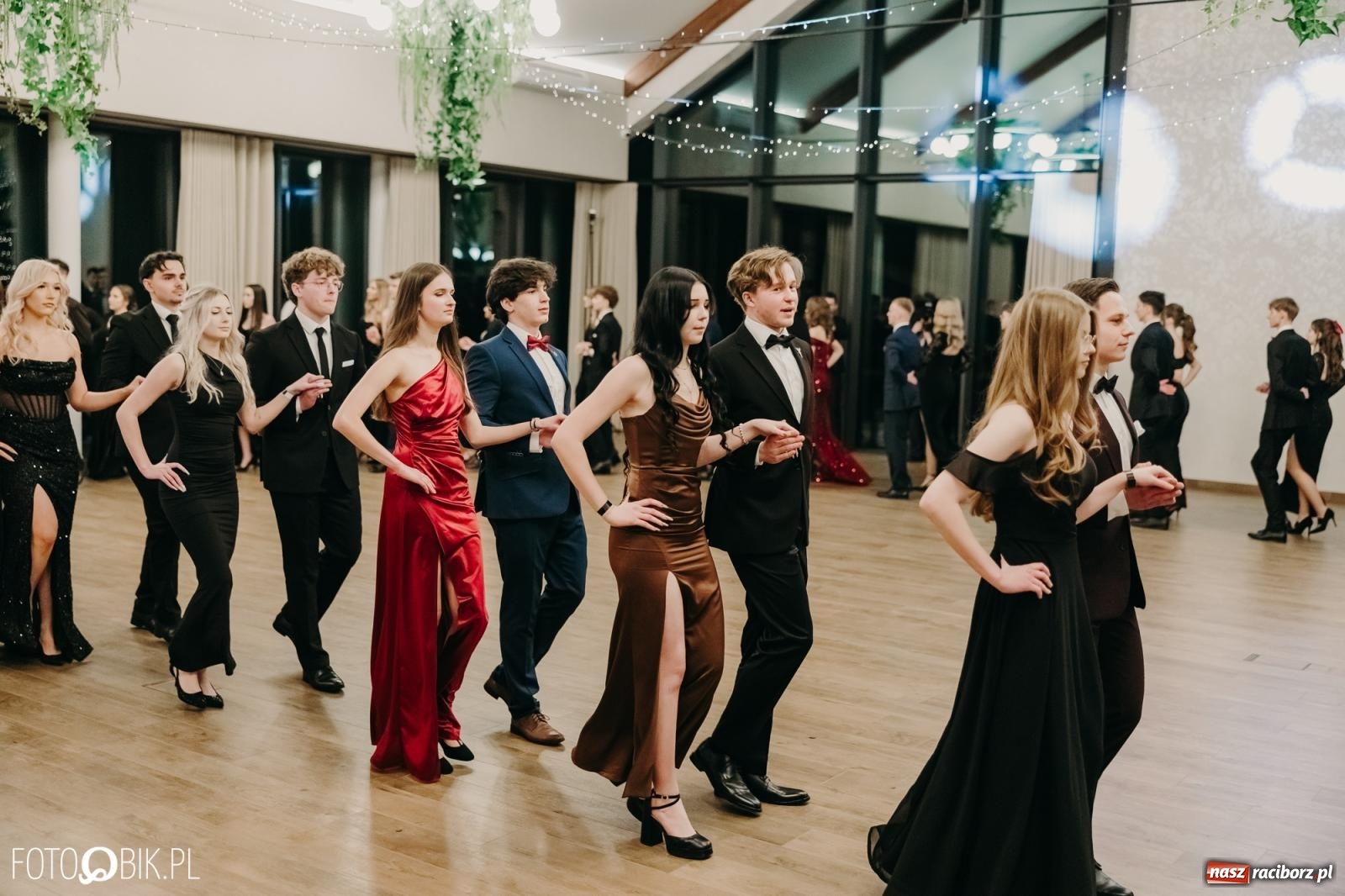 Zdjęcie w galerii na portalu naszraciborz.pl: Studniówka raciborskiego Mechanika na bis. Jeden bal, dwa fotoreportaże [FOTO i WIDEO] wiadomości z regionu