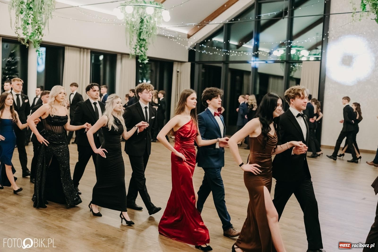 Zdjęcie w galerii na portalu naszraciborz.pl: Studniówka raciborskiego Mechanika na bis. Jeden bal, dwa fotoreportaże [FOTO i WIDEO] wiadomości z regionu