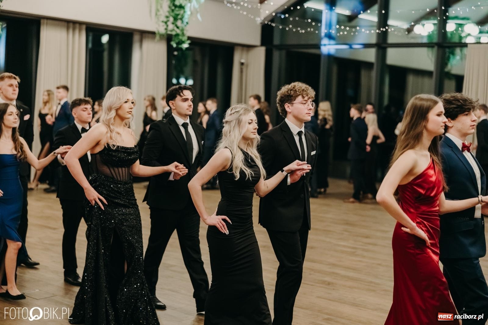 Zdjęcie w galerii na portalu naszraciborz.pl: Studniówka raciborskiego Mechanika na bis. Jeden bal, dwa fotoreportaże [FOTO i WIDEO] wiadomości z regionu