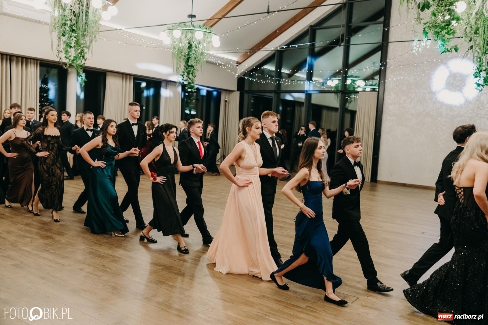 Zdjęcie w galerii na portalu naszraciborz.pl: Studniówka raciborskiego Mechanika na bis. Jeden bal, dwa fotoreportaże [FOTO i WIDEO] wiadomości z regionu