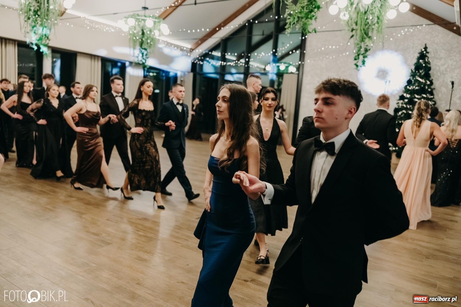 Zdjęcie w galerii na portalu naszraciborz.pl: Studniówka raciborskiego Mechanika na bis. Jeden bal, dwa fotoreportaże [FOTO i WIDEO] wiadomości z regionu