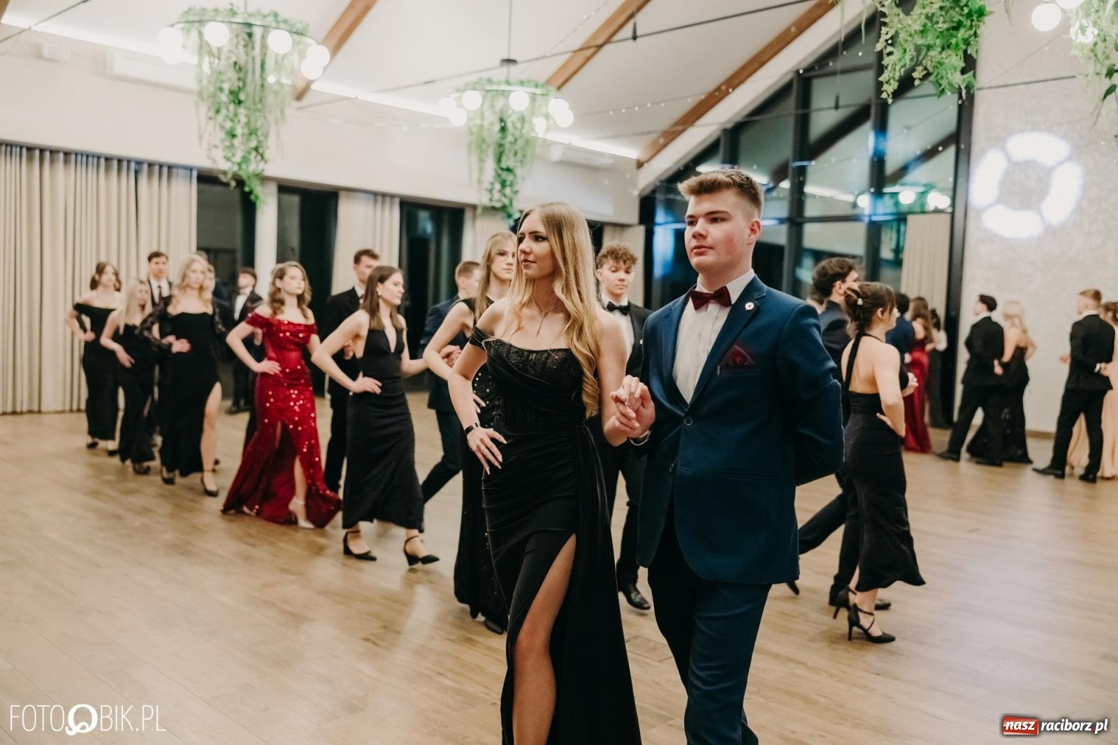 Zdjęcie w galerii na portalu naszraciborz.pl: Studniówka raciborskiego Mechanika na bis. Jeden bal, dwa fotoreportaże [FOTO i WIDEO] wiadomości z regionu