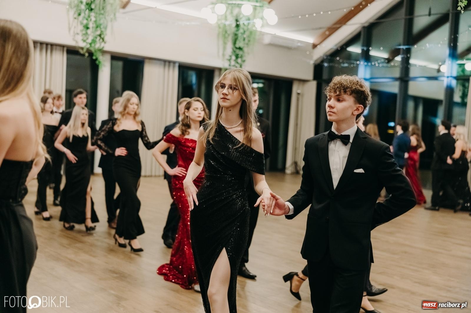 Zdjęcie w galerii na portalu naszraciborz.pl: Studniówka raciborskiego Mechanika na bis. Jeden bal, dwa fotoreportaże [FOTO i WIDEO] wiadomości z regionu