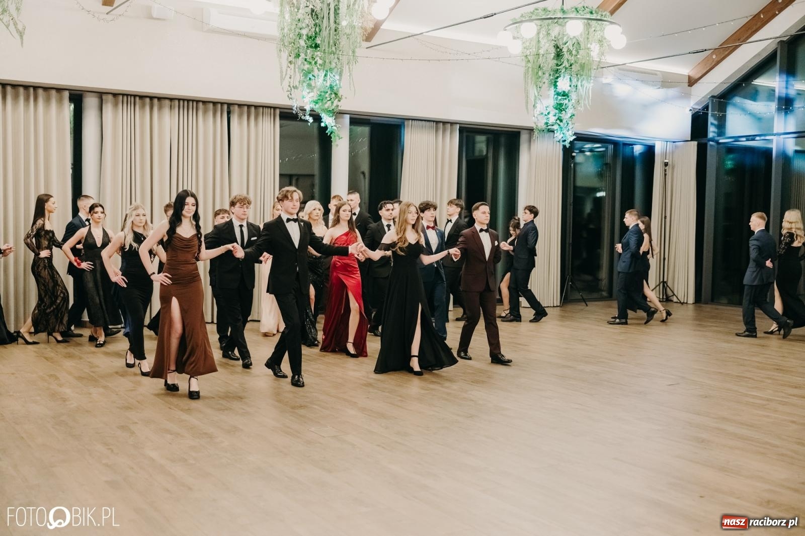 Zdjęcie w galerii na portalu naszraciborz.pl: Studniówka raciborskiego Mechanika na bis. Jeden bal, dwa fotoreportaże [FOTO i WIDEO] wiadomości z regionu