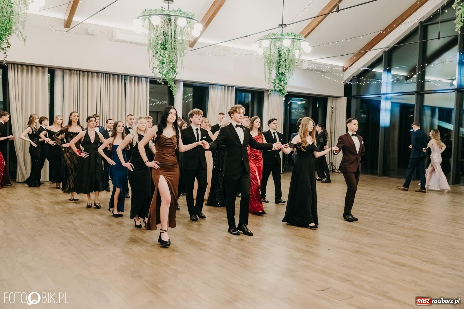 Zdjęcie w galerii na portalu naszraciborz.pl: Studniówka raciborskiego Mechanika na bis. Jeden bal, dwa fotoreportaże [FOTO i WIDEO] wiadomości z regionu