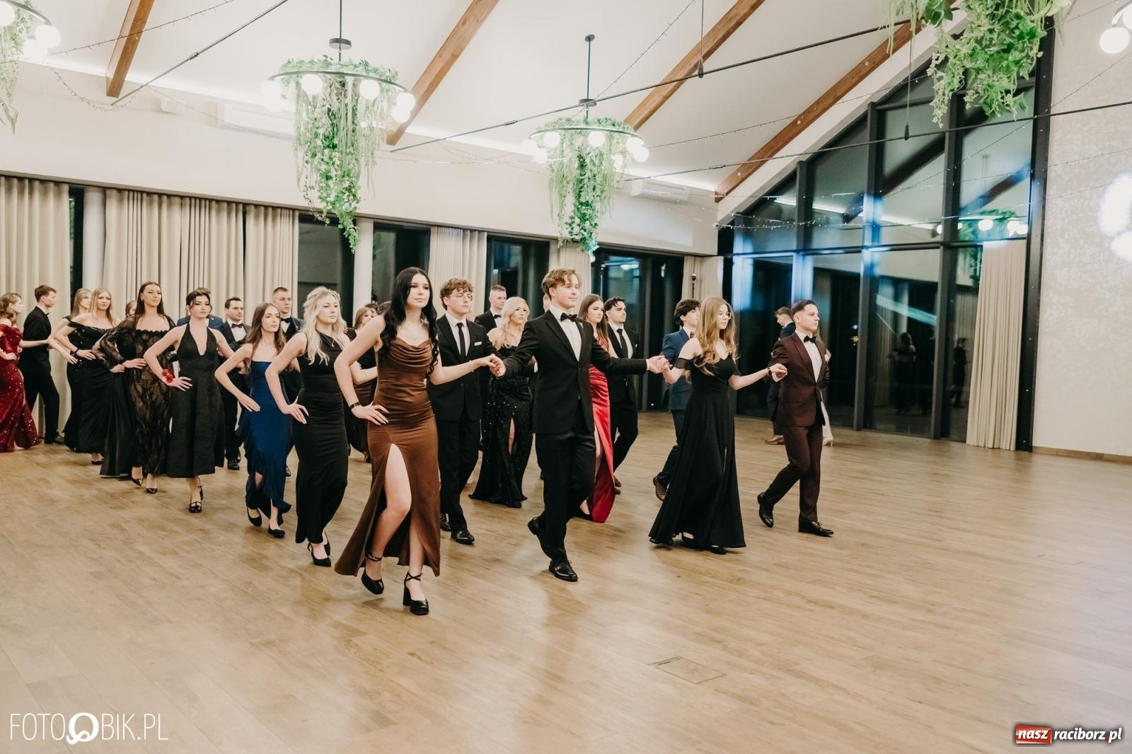 Zdjęcie w galerii na portalu naszraciborz.pl: Studniówka raciborskiego Mechanika na bis. Jeden bal, dwa fotoreportaże [FOTO i WIDEO] wiadomości z regionu