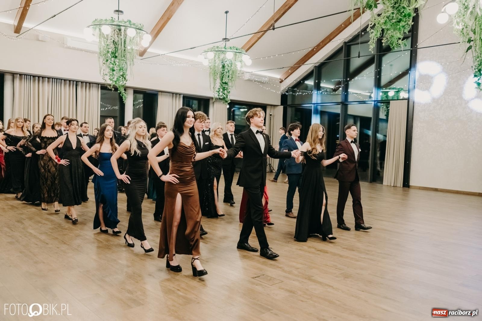 Zdjęcie w galerii na portalu naszraciborz.pl: Studniówka raciborskiego Mechanika na bis. Jeden bal, dwa fotoreportaże [FOTO i WIDEO] wiadomości z regionu