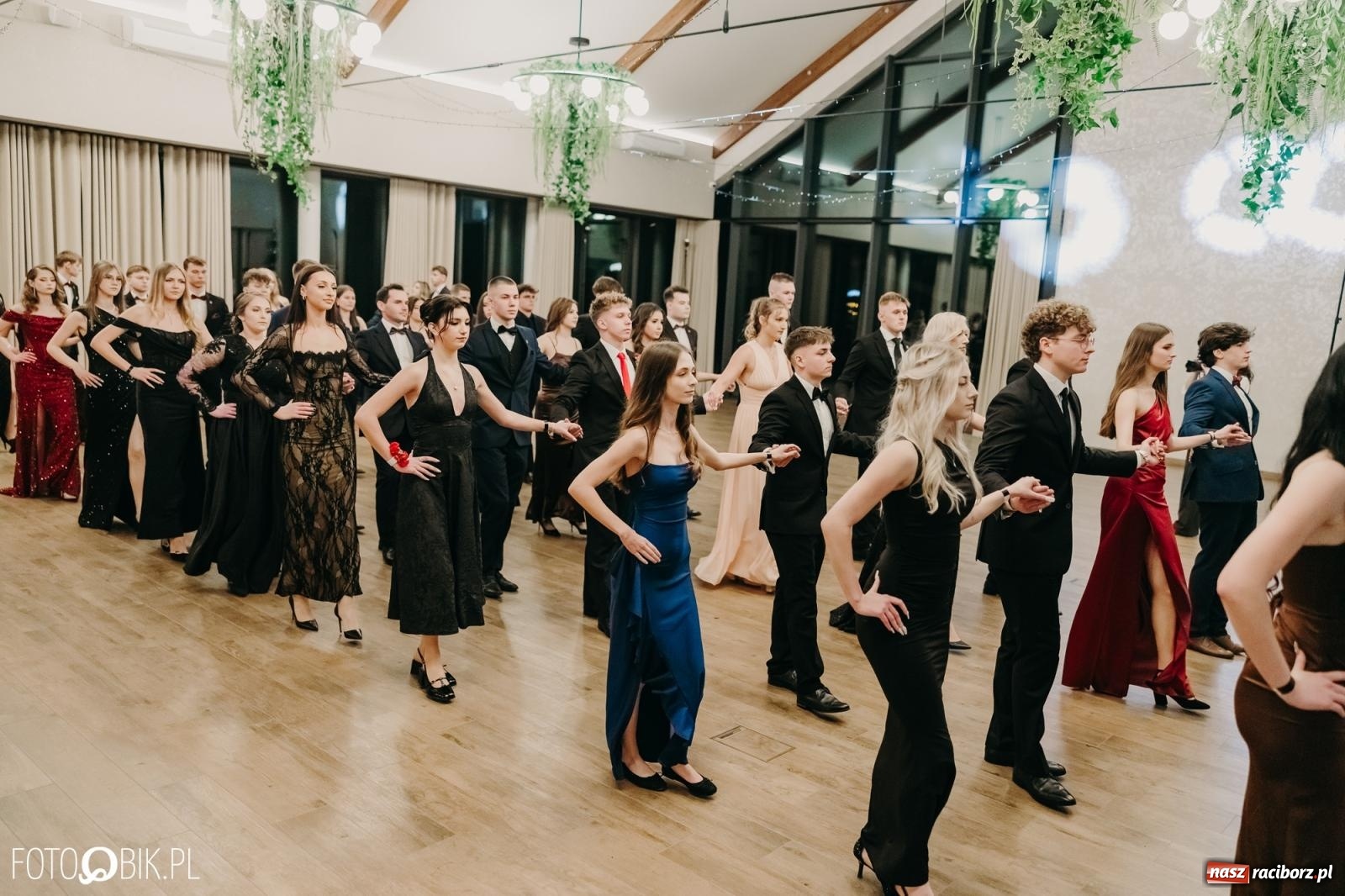 Zdjęcie w galerii na portalu naszraciborz.pl: Studniówka raciborskiego Mechanika na bis. Jeden bal, dwa fotoreportaże [FOTO i WIDEO] wiadomości z regionu