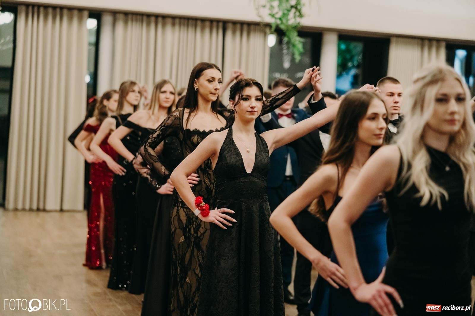 Zdjęcie w galerii na portalu naszraciborz.pl: Studniówka raciborskiego Mechanika na bis. Jeden bal, dwa fotoreportaże [FOTO i WIDEO] wiadomości z regionu