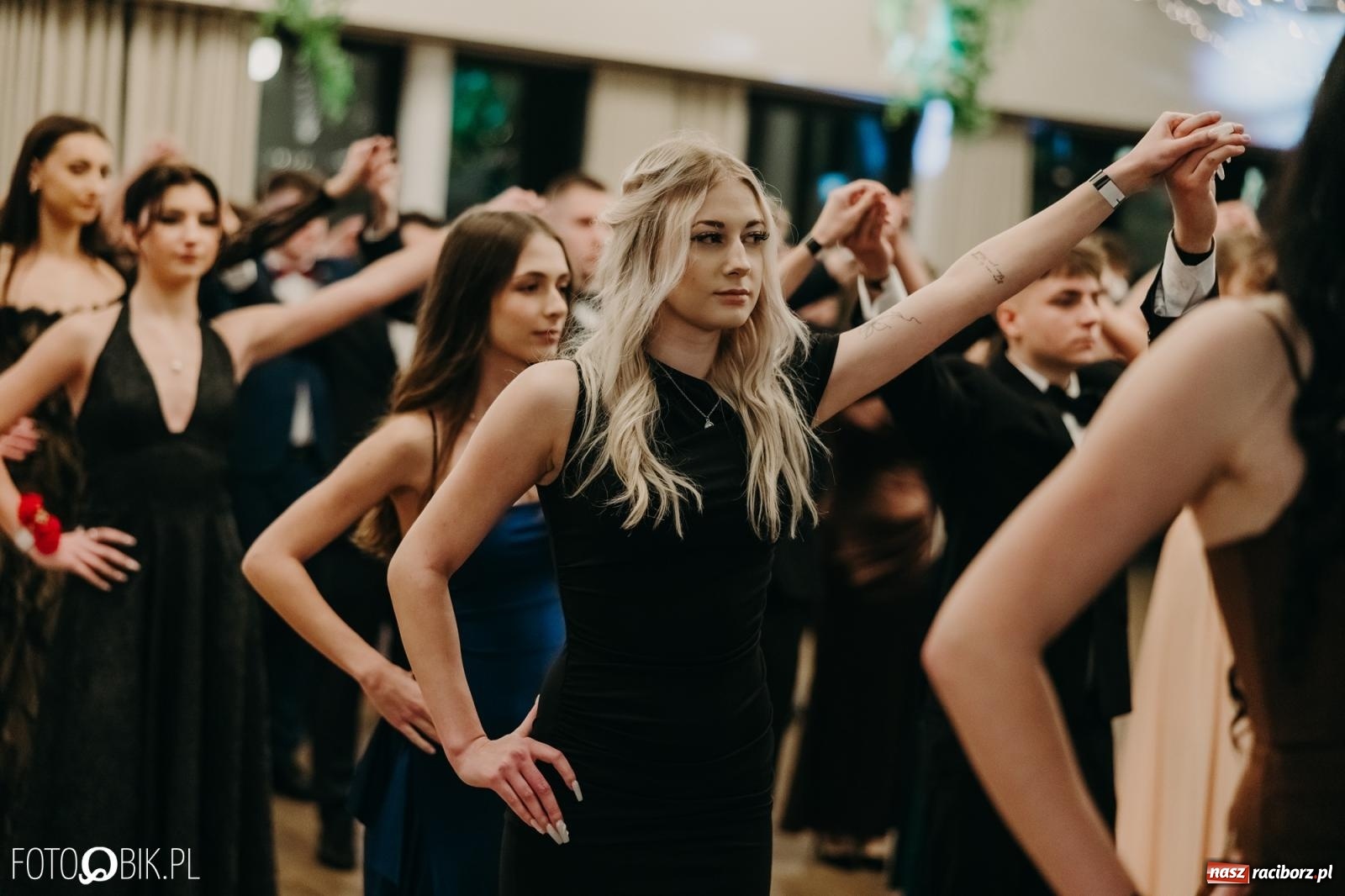 Zdjęcie w galerii na portalu naszraciborz.pl: Studniówka raciborskiego Mechanika na bis. Jeden bal, dwa fotoreportaże [FOTO i WIDEO] wiadomości z regionu