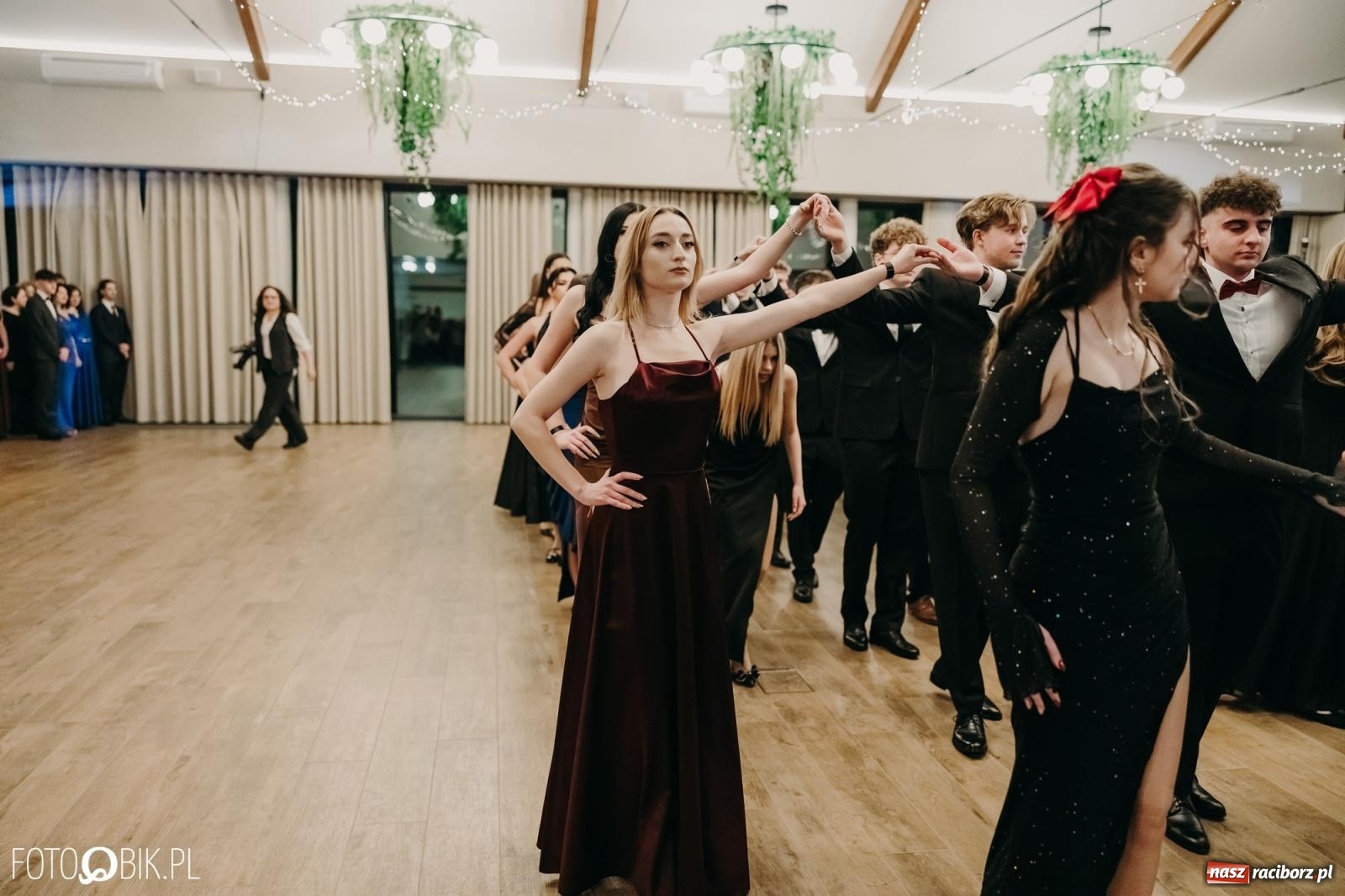 Zdjęcie w galerii na portalu naszraciborz.pl: Studniówka raciborskiego Mechanika na bis. Jeden bal, dwa fotoreportaże [FOTO i WIDEO] wiadomości z regionu