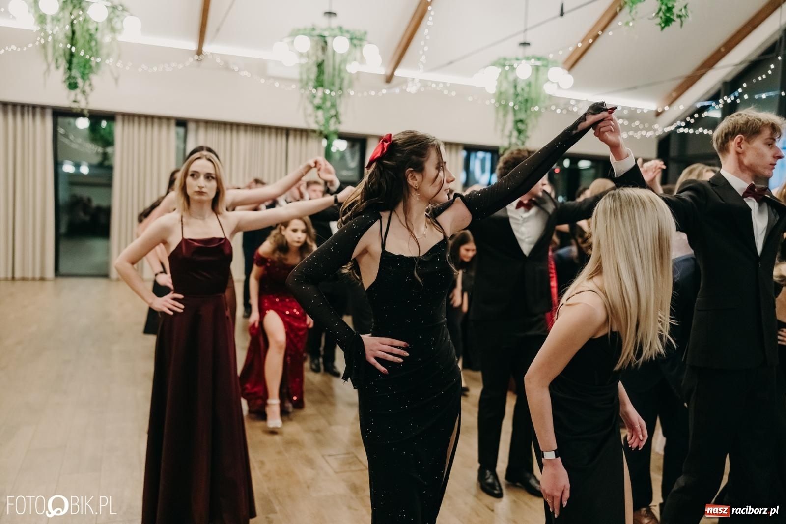 Zdjęcie w galerii na portalu naszraciborz.pl: Studniówka raciborskiego Mechanika na bis. Jeden bal, dwa fotoreportaże [FOTO i WIDEO] wiadomości z regionu