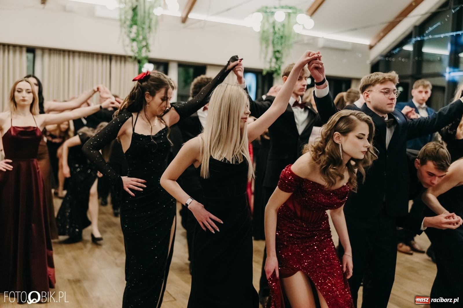 Zdjęcie w galerii na portalu naszraciborz.pl: Studniówka raciborskiego Mechanika na bis. Jeden bal, dwa fotoreportaże [FOTO i WIDEO] wiadomości z regionu