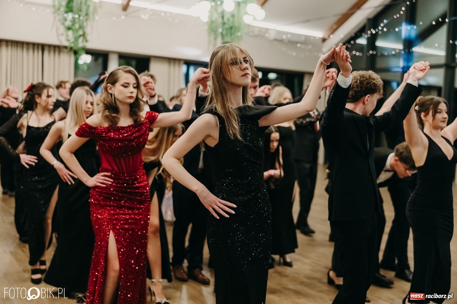 Zdjęcie w galerii na portalu naszraciborz.pl: Studniówka raciborskiego Mechanika na bis. Jeden bal, dwa fotoreportaże [FOTO i WIDEO] wiadomości z regionu