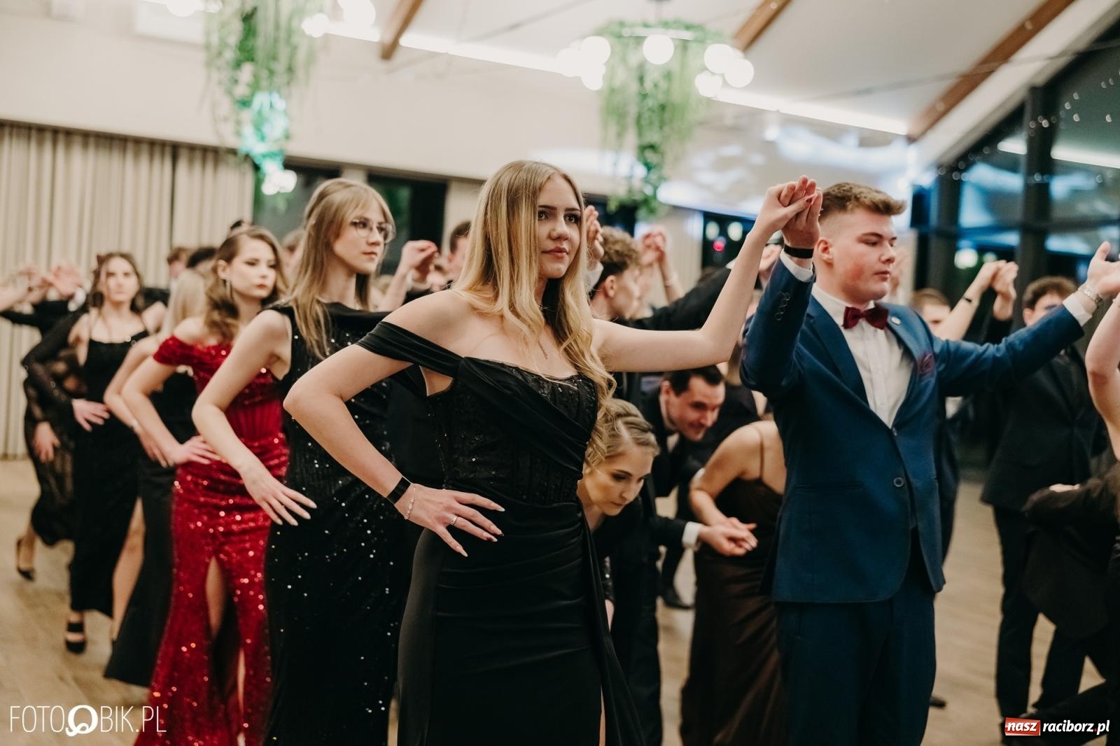 Zdjęcie w galerii na portalu naszraciborz.pl: Studniówka raciborskiego Mechanika na bis. Jeden bal, dwa fotoreportaże [FOTO i WIDEO] wiadomości z regionu