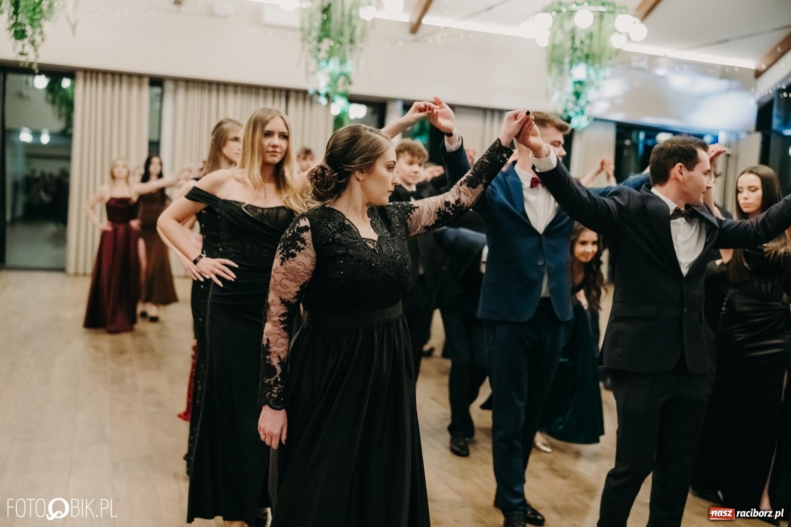 Zdjęcie w galerii na portalu naszraciborz.pl: Studniówka raciborskiego Mechanika na bis. Jeden bal, dwa fotoreportaże [FOTO i WIDEO] wiadomości z regionu