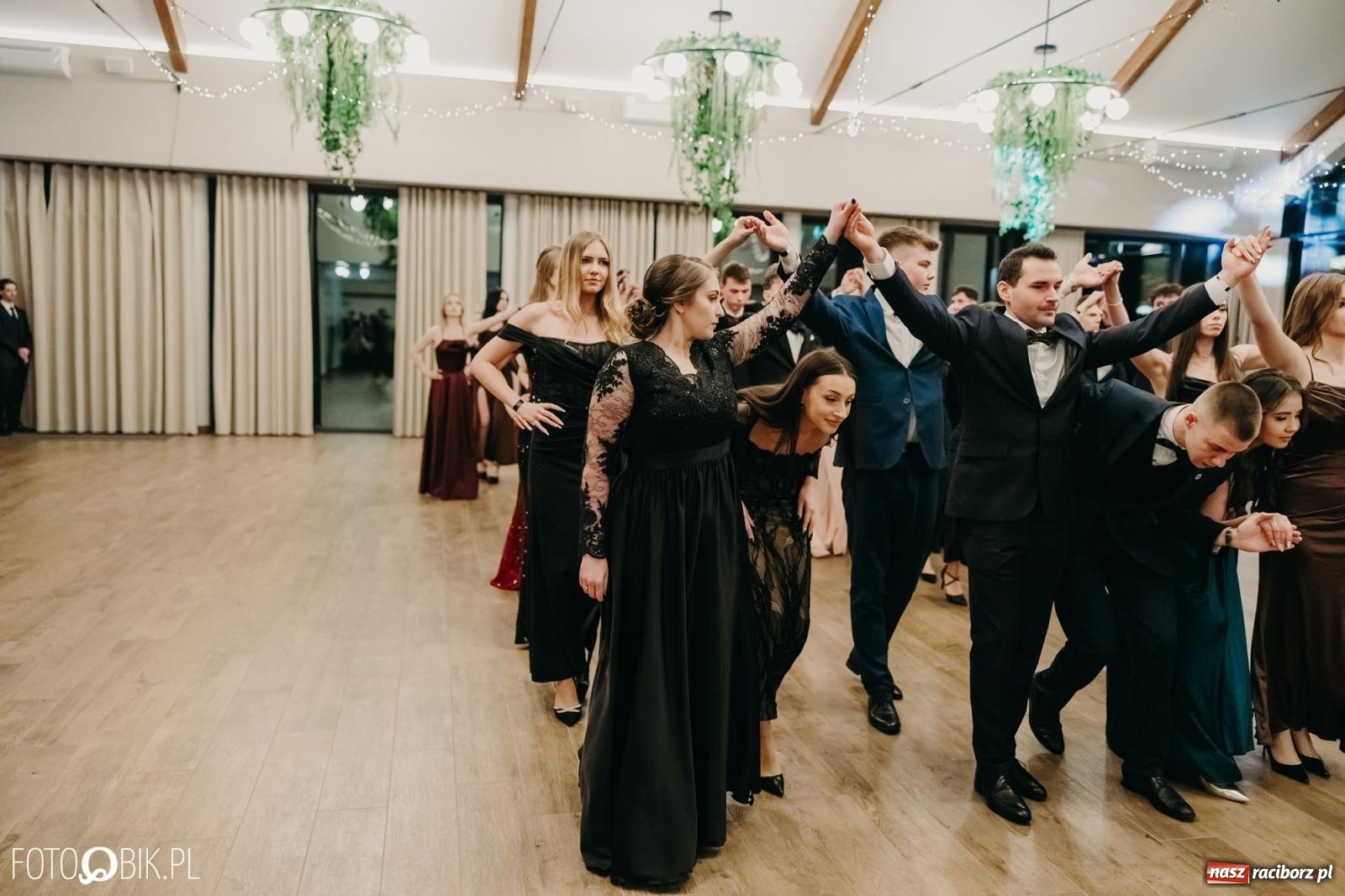 Zdjęcie w galerii na portalu naszraciborz.pl: Studniówka raciborskiego Mechanika na bis. Jeden bal, dwa fotoreportaże [FOTO i WIDEO] wiadomości z regionu