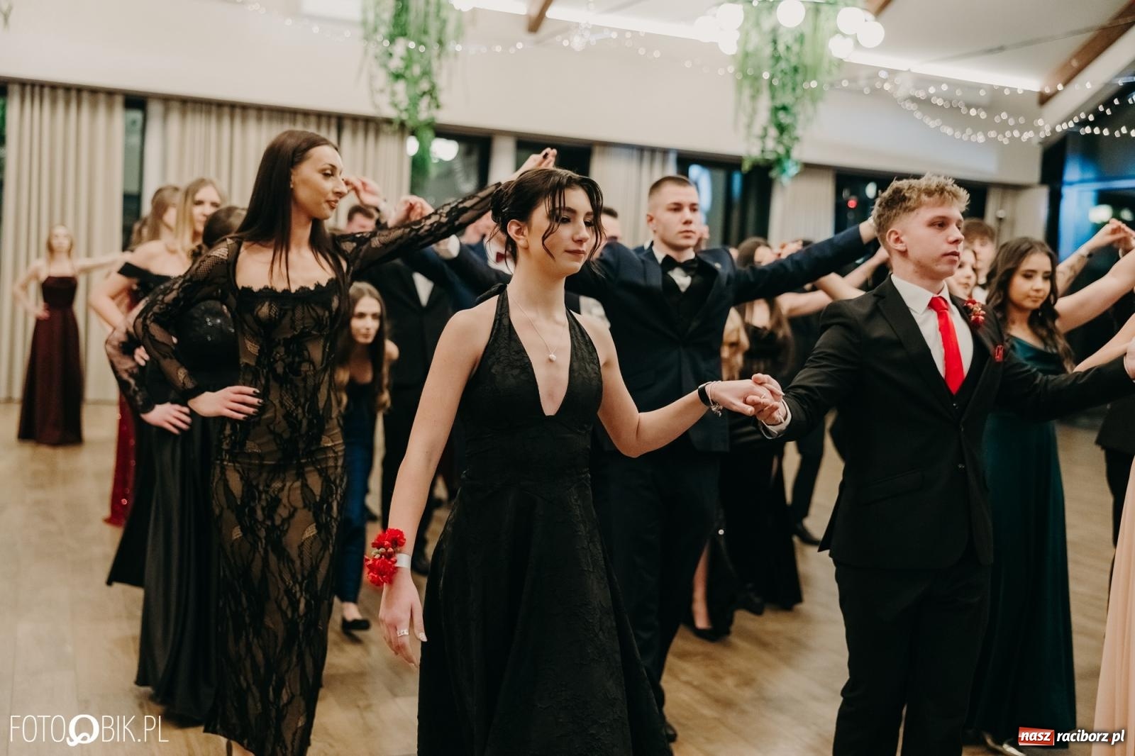 Zdjęcie w galerii na portalu naszraciborz.pl: Studniówka raciborskiego Mechanika na bis. Jeden bal, dwa fotoreportaże [FOTO i WIDEO] wiadomości z regionu