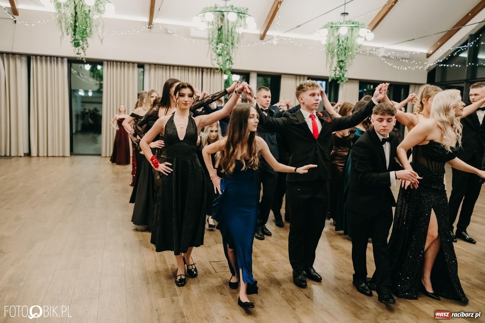 Zdjęcie w galerii na portalu naszraciborz.pl: Studniówka raciborskiego Mechanika na bis. Jeden bal, dwa fotoreportaże [FOTO i WIDEO] wiadomości z regionu