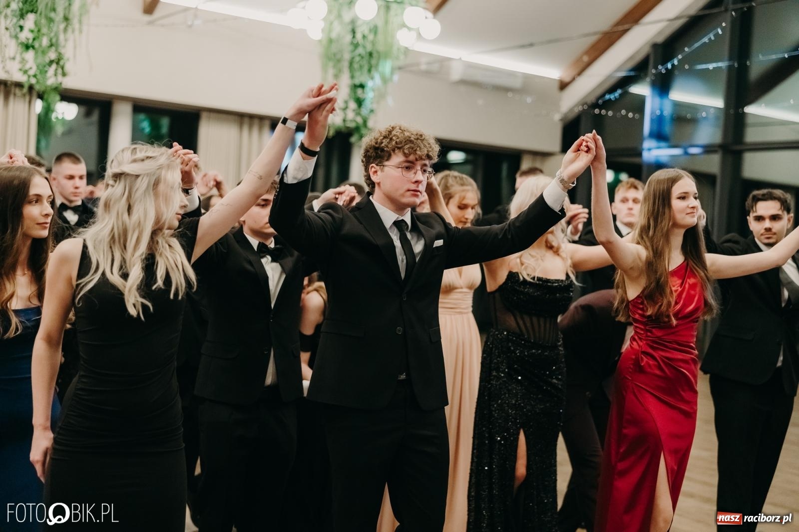 Zdjęcie w galerii na portalu naszraciborz.pl: Studniówka raciborskiego Mechanika na bis. Jeden bal, dwa fotoreportaże [FOTO i WIDEO] wiadomości z regionu