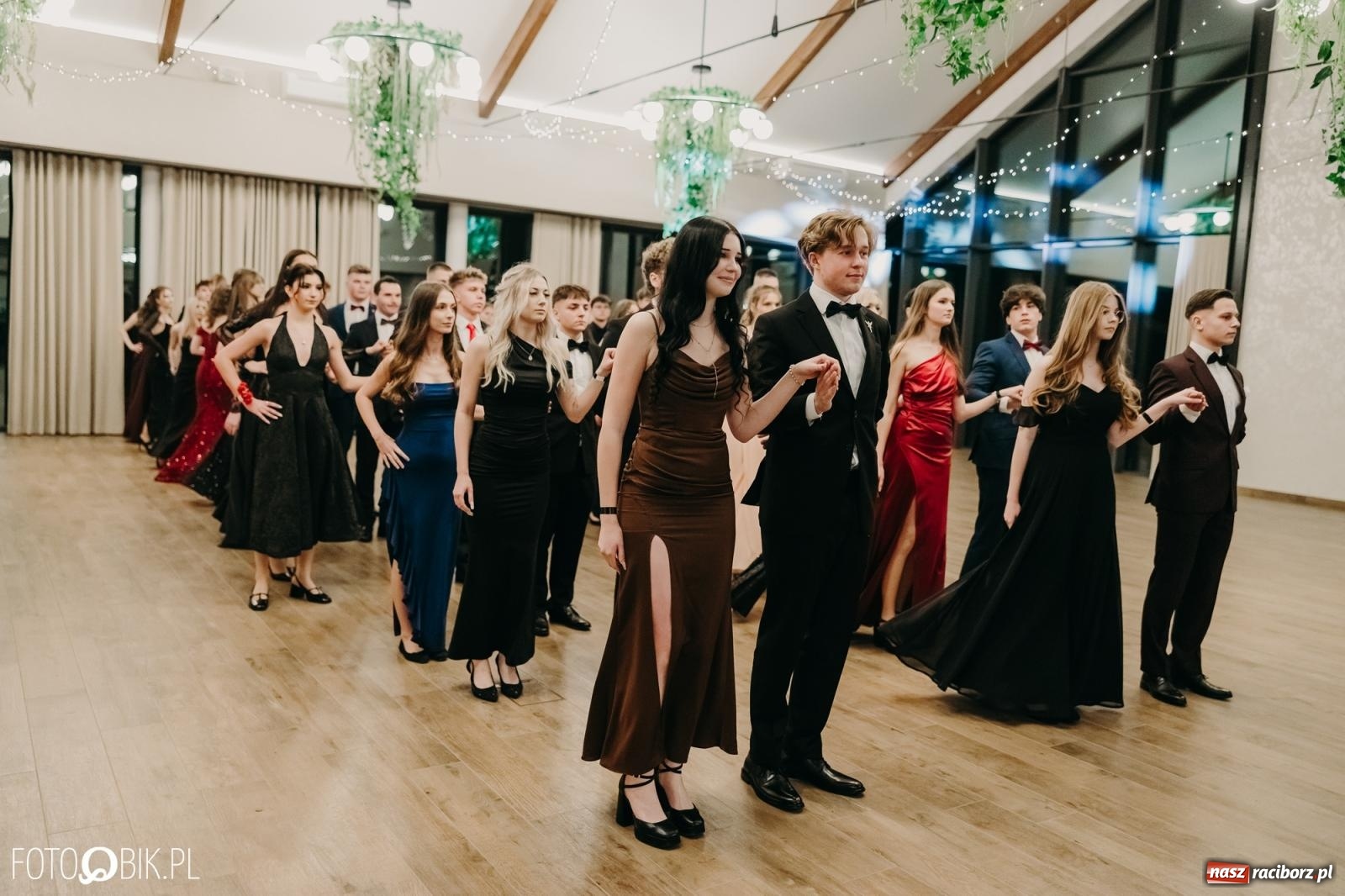 Zdjęcie w galerii na portalu naszraciborz.pl: Studniówka raciborskiego Mechanika na bis. Jeden bal, dwa fotoreportaże [FOTO i WIDEO] wiadomości z regionu