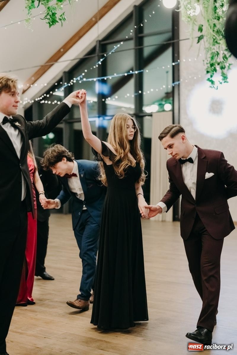 Zdjęcie w galerii na portalu naszraciborz.pl: Studniówka raciborskiego Mechanika na bis. Jeden bal, dwa fotoreportaże [FOTO i WIDEO] wiadomości z regionu