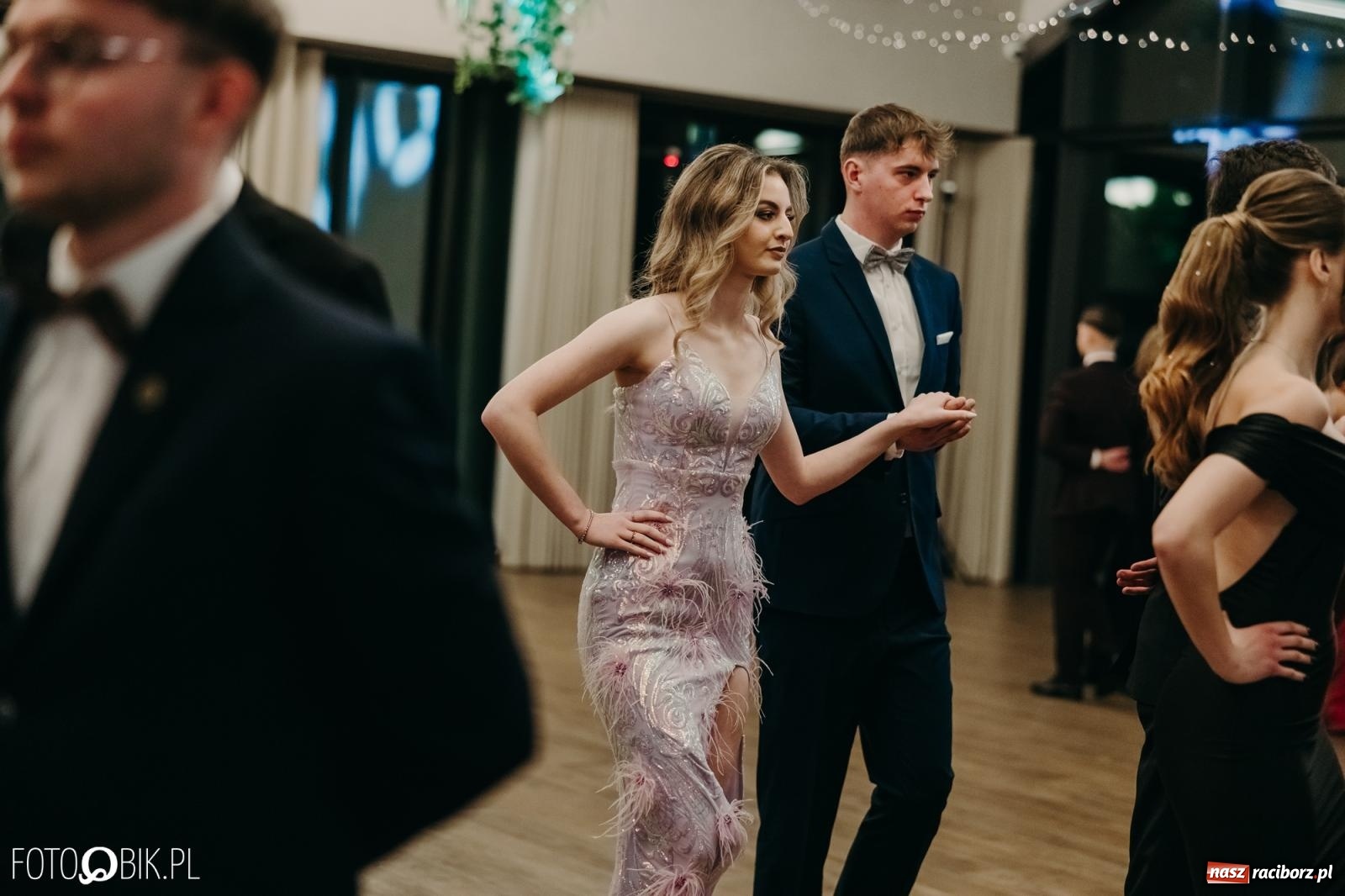 Zdjęcie w galerii na portalu naszraciborz.pl: Studniówka raciborskiego Mechanika na bis. Jeden bal, dwa fotoreportaże [FOTO i WIDEO] wiadomości z regionu