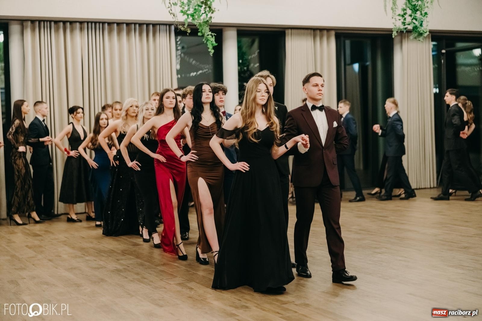 Zdjęcie w galerii na portalu naszraciborz.pl: Studniówka raciborskiego Mechanika na bis. Jeden bal, dwa fotoreportaże [FOTO i WIDEO] wiadomości z regionu