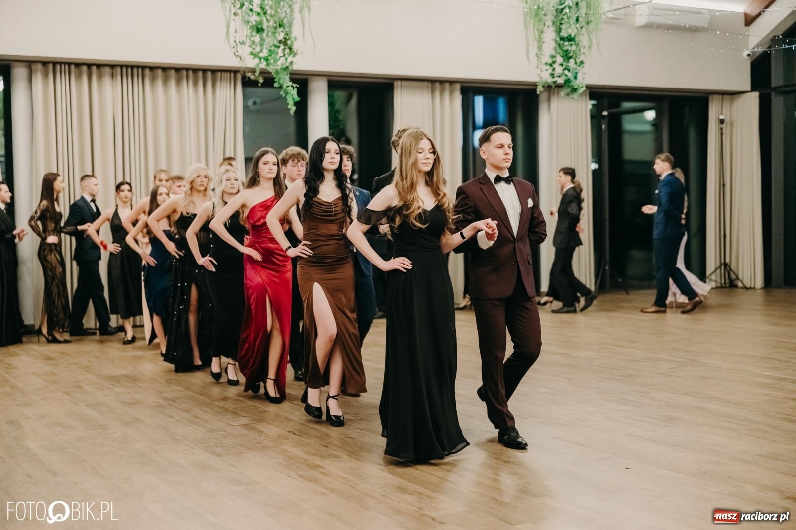 Zdjęcie w galerii na portalu naszraciborz.pl: Studniówka raciborskiego Mechanika na bis. Jeden bal, dwa fotoreportaże [FOTO i WIDEO] wiadomości z regionu