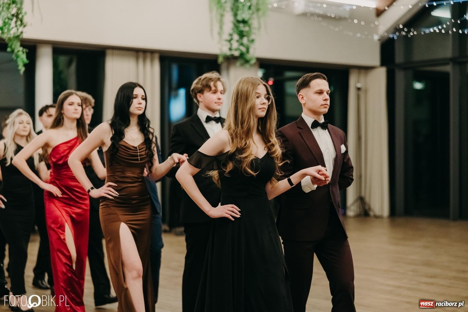 Zdjęcie w galerii na portalu naszraciborz.pl: Studniówka raciborskiego Mechanika na bis. Jeden bal, dwa fotoreportaże [FOTO i WIDEO] wiadomości z regionu