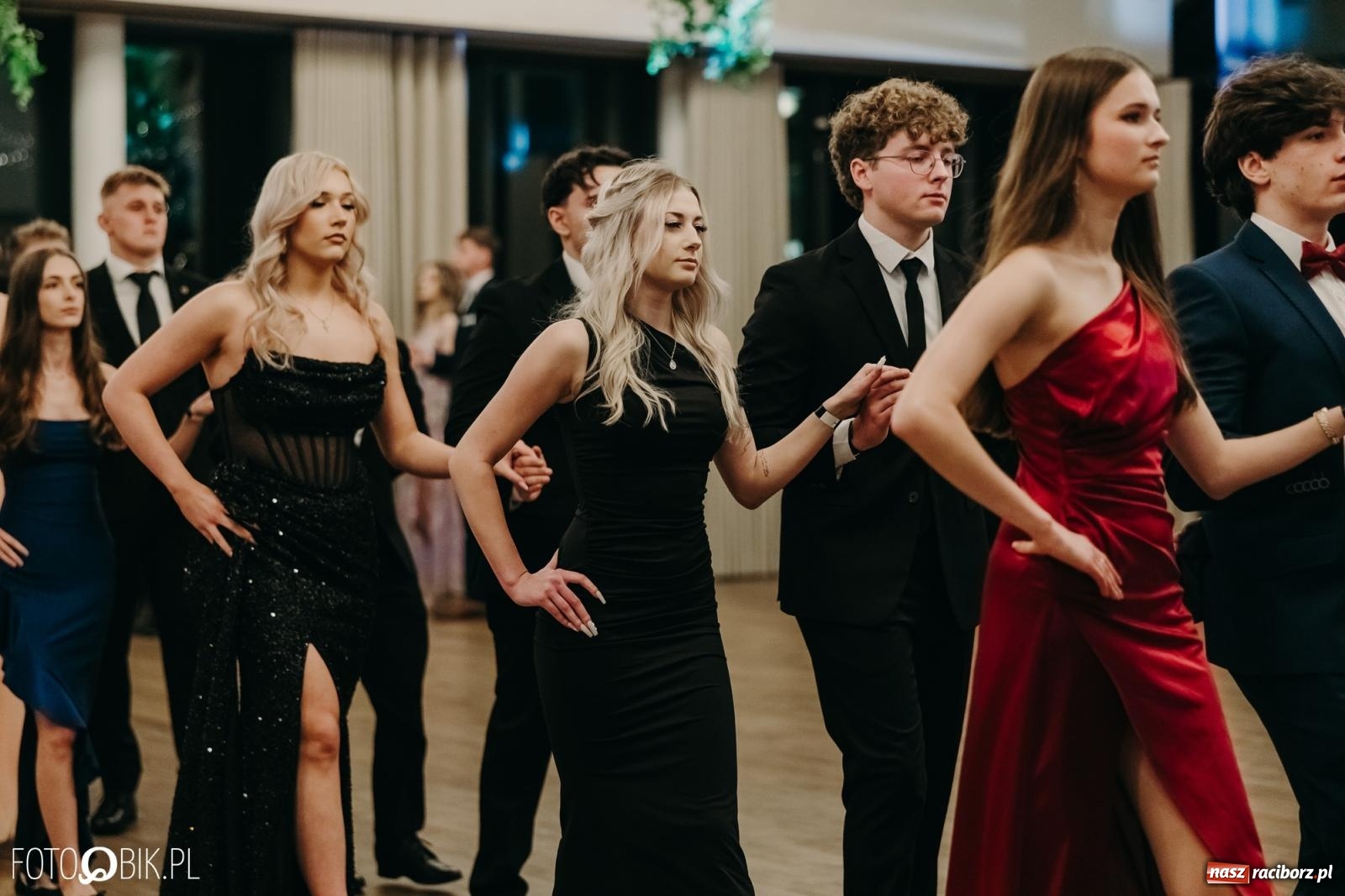 Zdjęcie w galerii na portalu naszraciborz.pl: Studniówka raciborskiego Mechanika na bis. Jeden bal, dwa fotoreportaże [FOTO i WIDEO] wiadomości z regionu