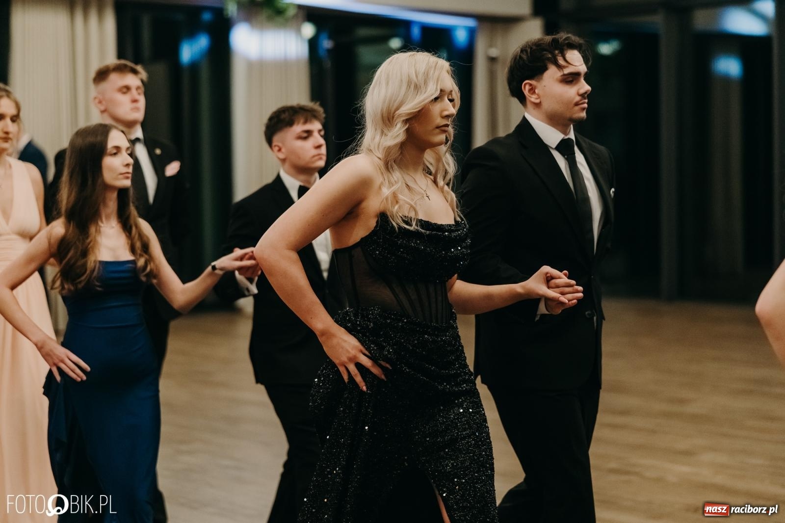 Zdjęcie w galerii na portalu naszraciborz.pl: Studniówka raciborskiego Mechanika na bis. Jeden bal, dwa fotoreportaże [FOTO i WIDEO] wiadomości z regionu