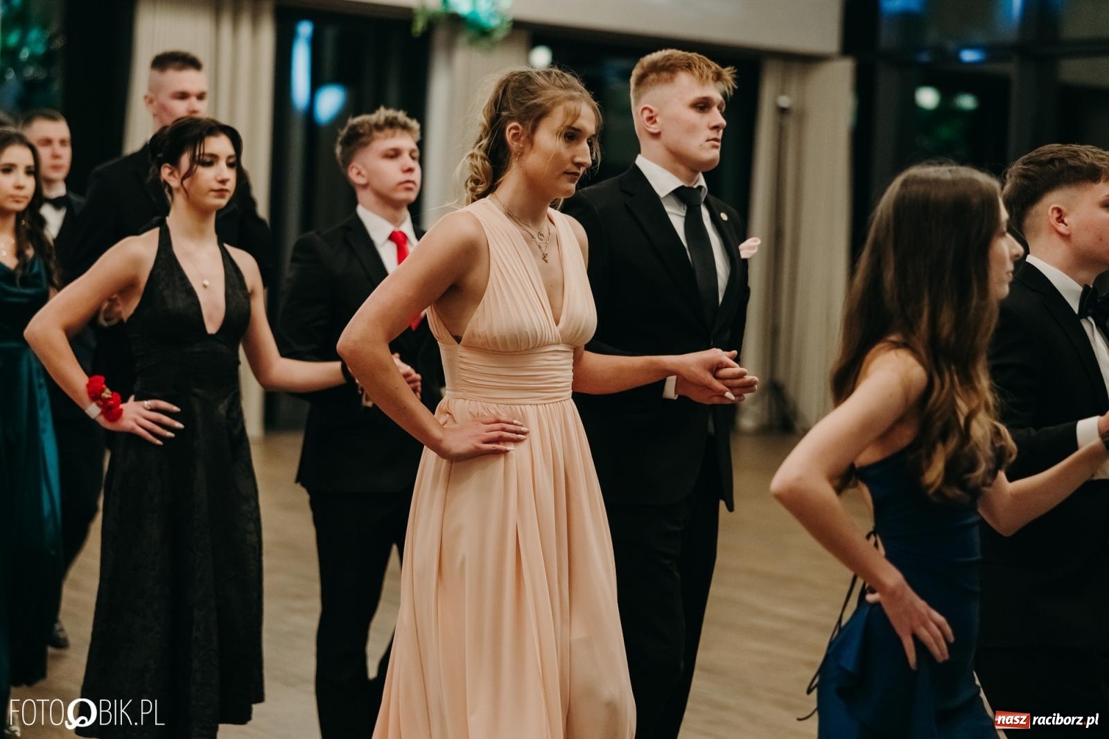 Zdjęcie w galerii na portalu naszraciborz.pl: Studniówka raciborskiego Mechanika na bis. Jeden bal, dwa fotoreportaże [FOTO i WIDEO] wiadomości z regionu