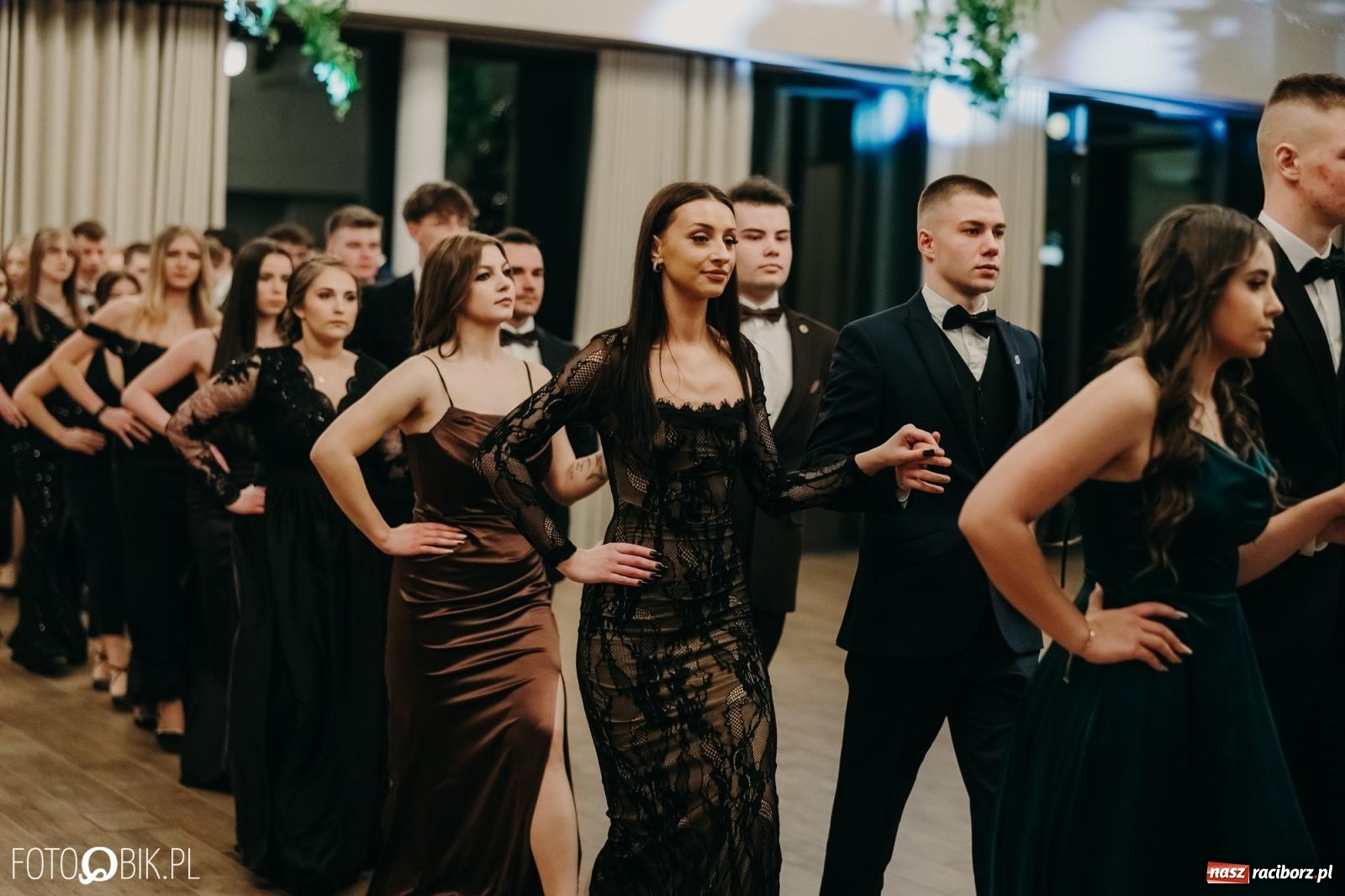 Zdjęcie w galerii na portalu naszraciborz.pl: Studniówka raciborskiego Mechanika na bis. Jeden bal, dwa fotoreportaże [FOTO i WIDEO] wiadomości z regionu