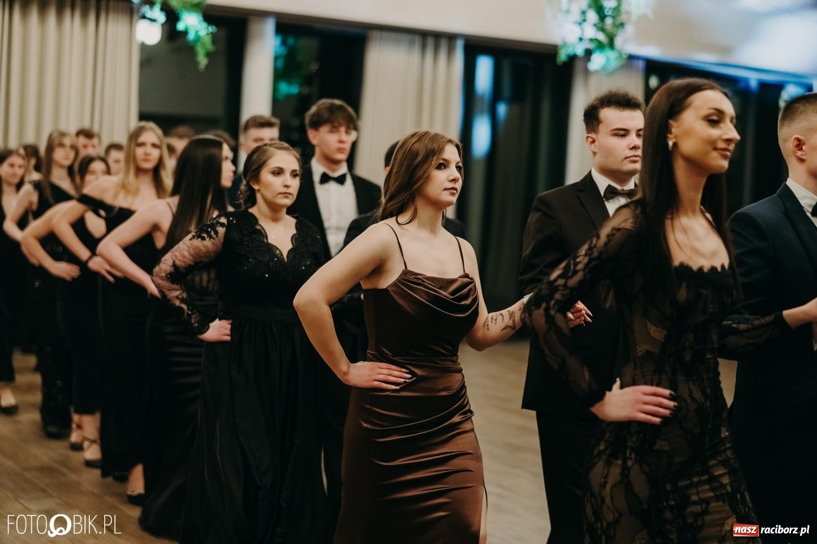 Zdjęcie w galerii na portalu naszraciborz.pl: Studniówka raciborskiego Mechanika na bis. Jeden bal, dwa fotoreportaże [FOTO i WIDEO] wiadomości z regionu