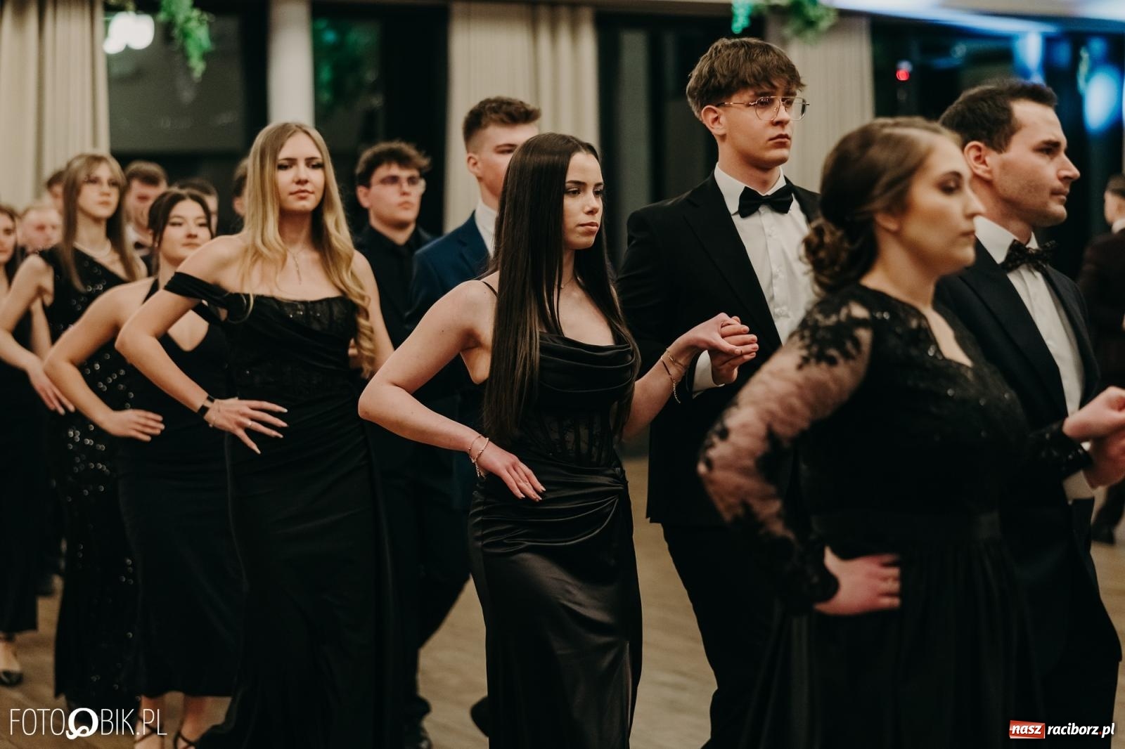 Zdjęcie w galerii na portalu naszraciborz.pl: Studniówka raciborskiego Mechanika na bis. Jeden bal, dwa fotoreportaże [FOTO i WIDEO] wiadomości z regionu