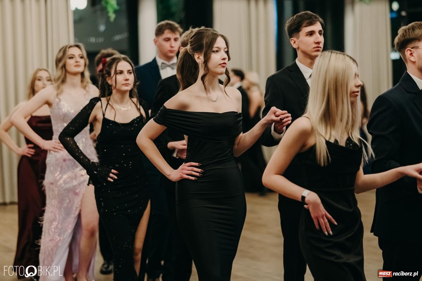 Zdjęcie w galerii na portalu naszraciborz.pl: Studniówka raciborskiego Mechanika na bis. Jeden bal, dwa fotoreportaże [FOTO i WIDEO] wiadomości z regionu