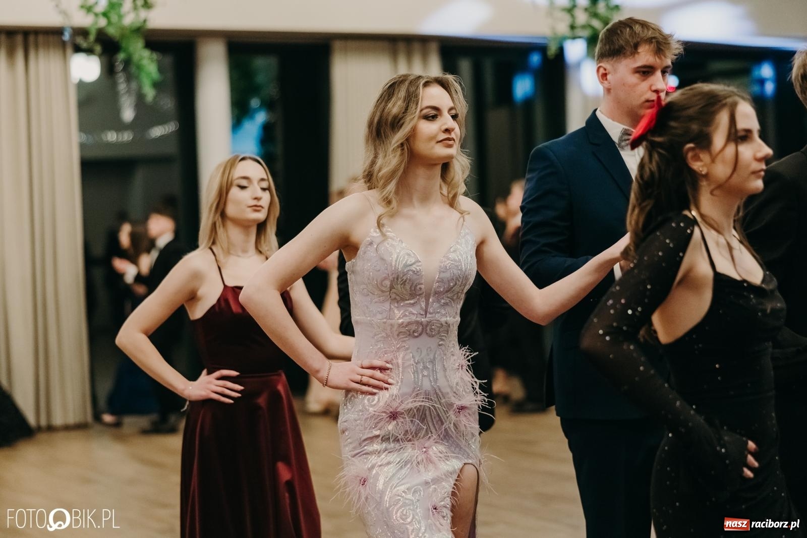 Zdjęcie w galerii na portalu naszraciborz.pl: Studniówka raciborskiego Mechanika na bis. Jeden bal, dwa fotoreportaże [FOTO i WIDEO] wiadomości z regionu