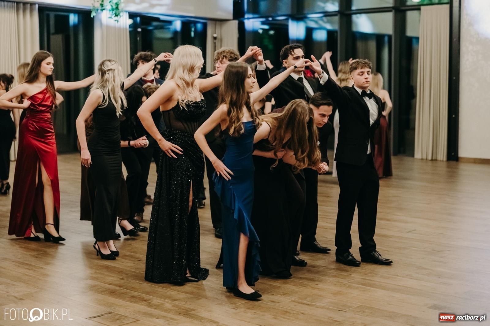 Zdjęcie w galerii na portalu naszraciborz.pl: Studniówka raciborskiego Mechanika na bis. Jeden bal, dwa fotoreportaże [FOTO i WIDEO] wiadomości z regionu