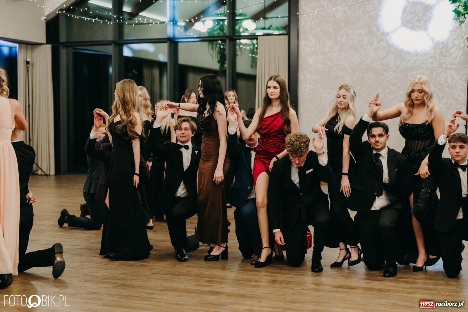 Zdjęcie w galerii na portalu naszraciborz.pl: Studniówka raciborskiego Mechanika na bis. Jeden bal, dwa fotoreportaże [FOTO i WIDEO] wiadomości z regionu