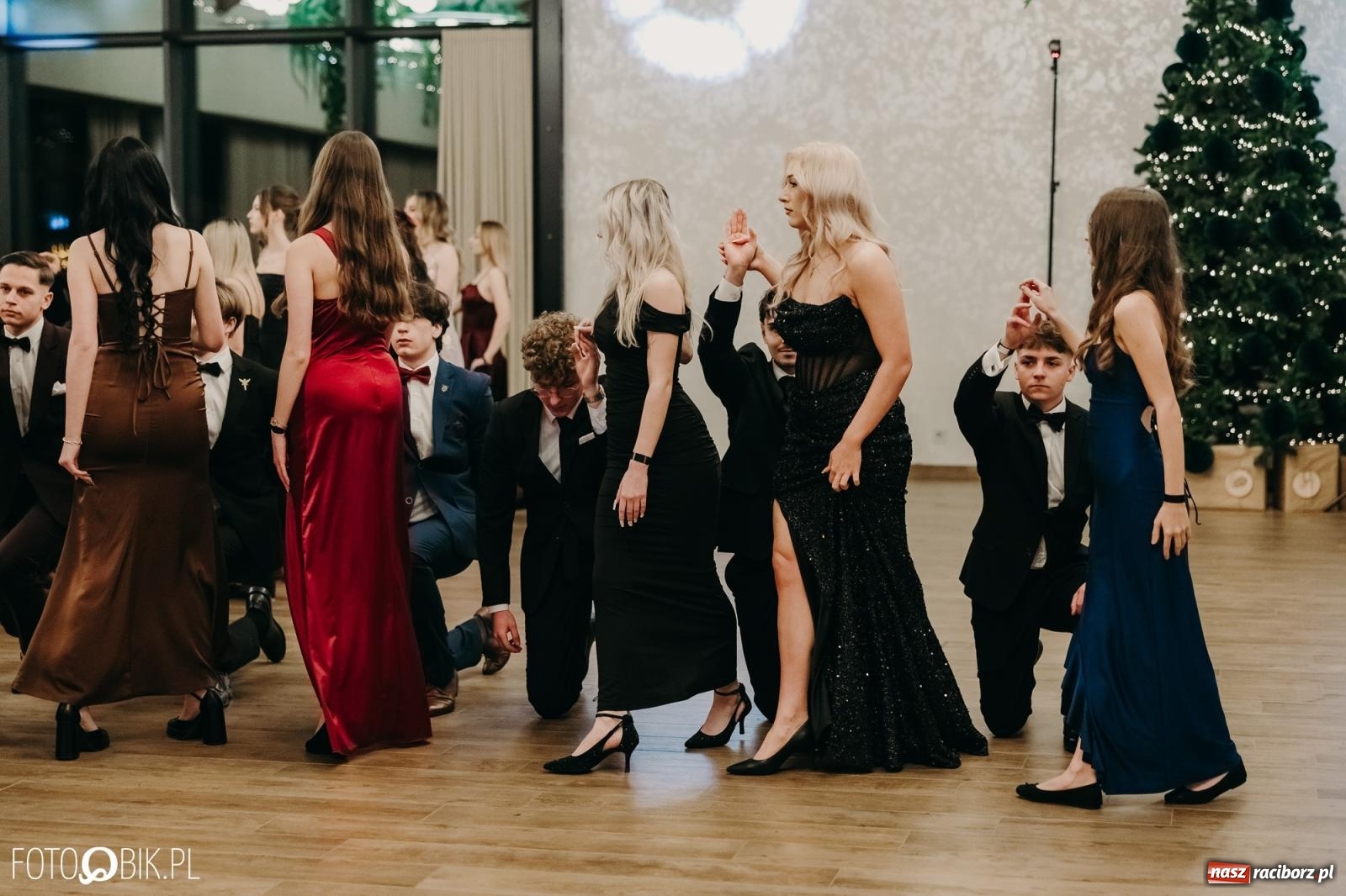 Zdjęcie w galerii na portalu naszraciborz.pl: Studniówka raciborskiego Mechanika na bis. Jeden bal, dwa fotoreportaże [FOTO i WIDEO] wiadomości z regionu